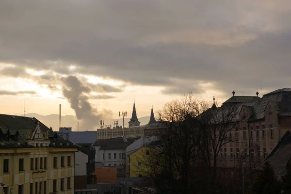 Schöne Wolken Über Der Stadt Slowakei — Stockfoto