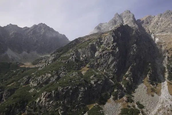 Yüksek Tatras Dağları 'nın zirveleri. Slovakya