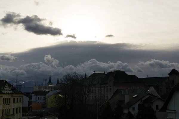 Sonnenaufgang Und Sonnenuntergang Über Gebäuden Der Stadt Zilina Slowakei — Stockfoto