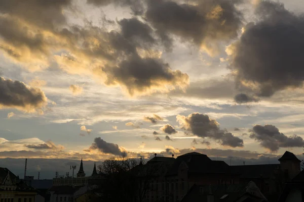 Sonnenaufgang Und Sonnenuntergang Über Den Gebäuden Der Stadt Zilina Slowakei — Stockfoto