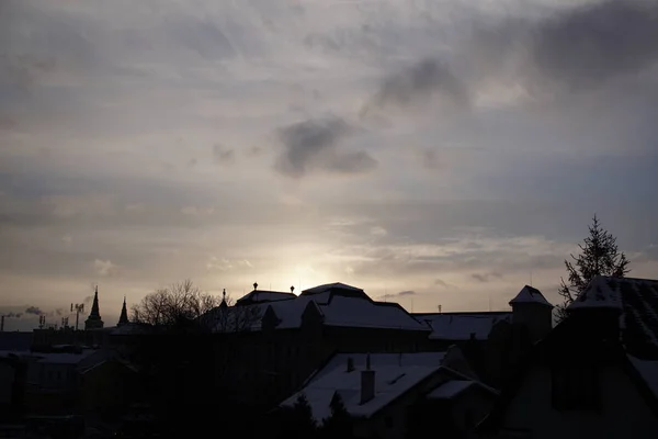 Vacker Solnedgång Över Staden Vintern — Stockfoto