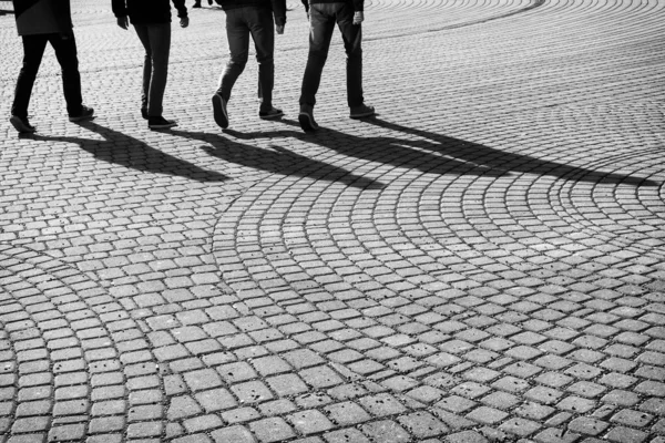 Zilina Városa Tele Van Árnyékokkal Sétáló Emberekkel Szlovákia — Stock Fotó