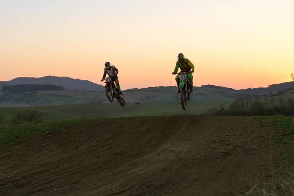 Motocross Konkurrence Solnedgang Baggrund - Stock-foto