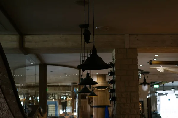 Interior Una Cafetería Moderna Con Lámparas —  Fotos de Stock