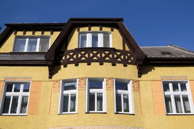 Arkaplanda güzel şehir manzarası