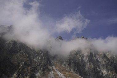 Dağlar. Rocky Tepesi. Yüksek Tatras, Slovakya 'da Sivy Zirvesi