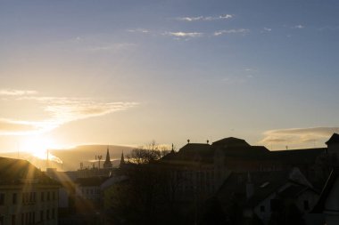 Şehrin üzerinde güzel bulutlar. Slovakya