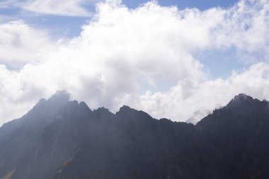 Dağlar. Rocky Tepesi. Yüksek Tatras, Slovakya 'da Sivy Zirvesi