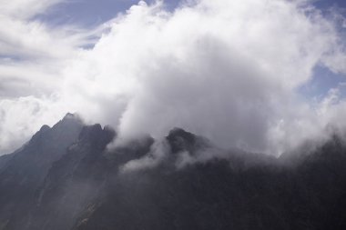 Dağlar. Rocky Tepesi. Yüksek Tatras, Slovakya 'da Sivy Zirvesi