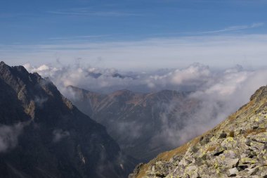 Dağlar. Rocky Tepesi. Yüksek Tatras, Slovakya 'da Sivy Zirvesi