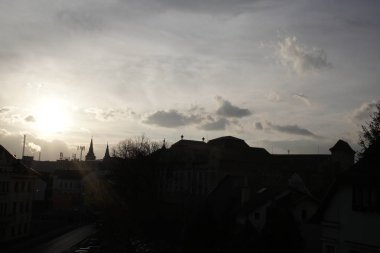 Şehrin üzerinde güzel bulutlar. Slovakya