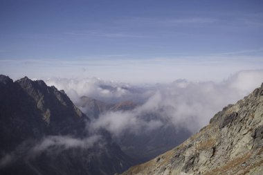 Dağlar. Rocky Tepesi. Yüksek Tatras, Slovakya 'da Sivy Zirvesi
