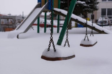 Parktaki çocuk parkı.