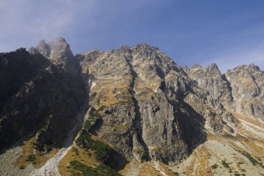 Dağlar. Rocky Tepesi. Yüksek Tatras, Slovakya 'da Sivy Zirvesi