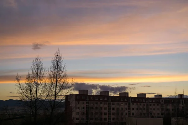Над Містом Здіймаються Чудові Хмари Словаччина — стокове фото