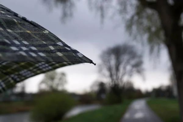 Regenschirm Und Regen Der Stadt Verschwimmen — Stockfoto