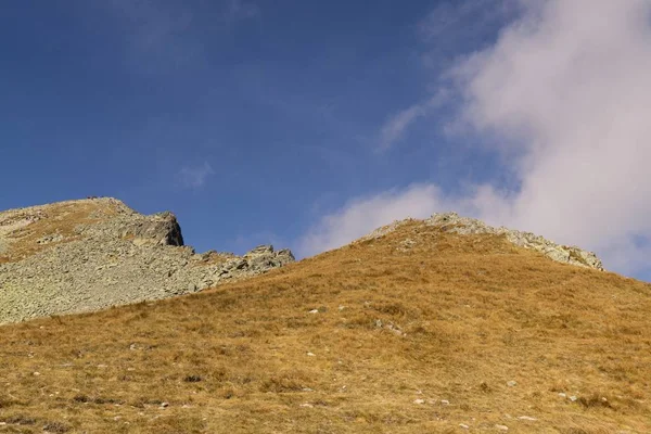 Шлях Через Гірські Пагорби День Знімок — стокове фото