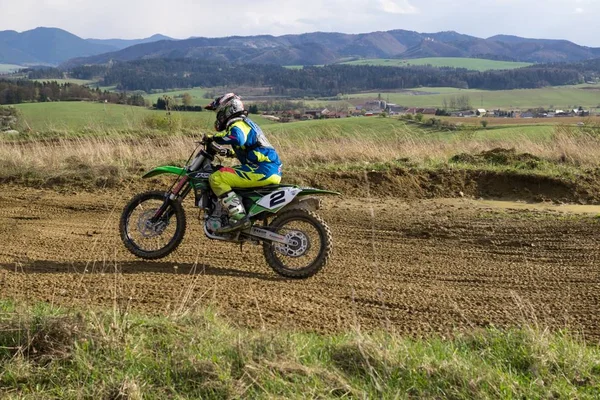 Motocross Ryttare Ridning Landsbygden Landskap — Stockfoto