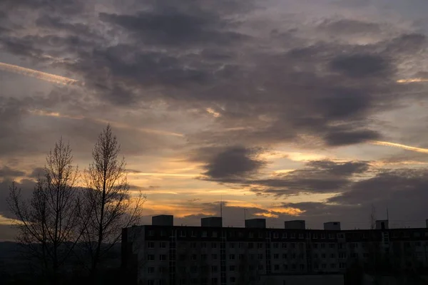 Nuvens Bonitas Sobre Cidade Eslováquia — Fotografia de Stock