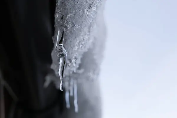 Jégcsapok Tetején Tél Háttérben Közelről — Stock Fotó