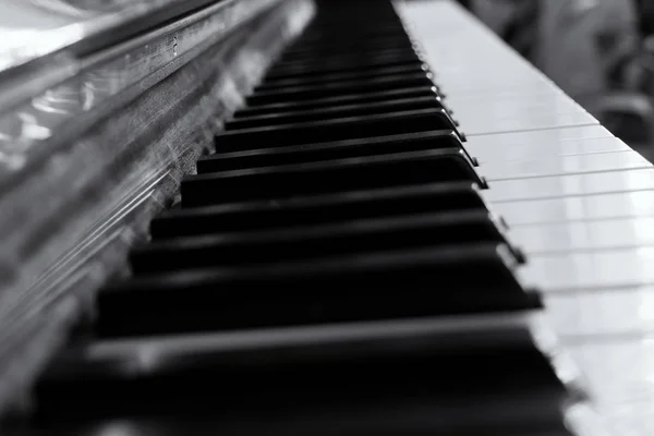 Nahaufnahme Einer Alten Klaviertastatur — Stockfoto