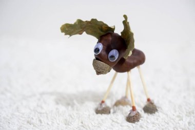 El yapımı geyik oyuncağı, yakın çekim.