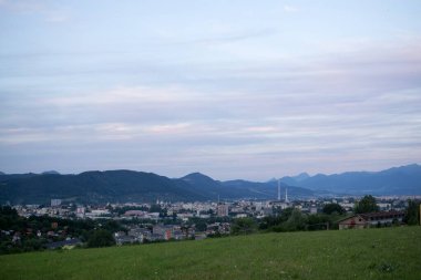 Dağlardaki çayır inanılmaz doğal manzara