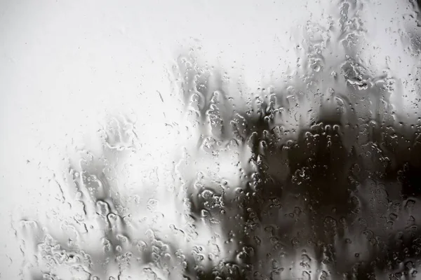 玻璃窗上的雨滴 — 图库照片