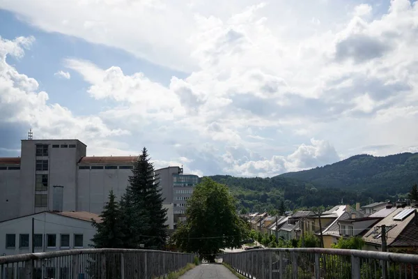 Vista Para Montanhas Edifícios Cidade Eslováquia — Fotografia de Stock