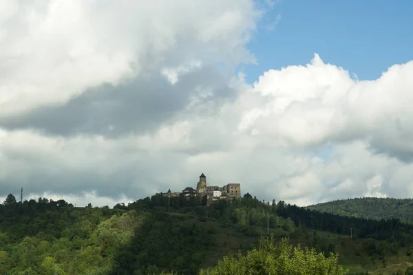 Velho Castelo Colina Nas Montanhas — Fotografia de Stock