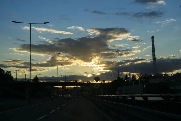 Uitzicht Prachtige Bewolkte Zonsondergang Hemel Weg — Stockfoto