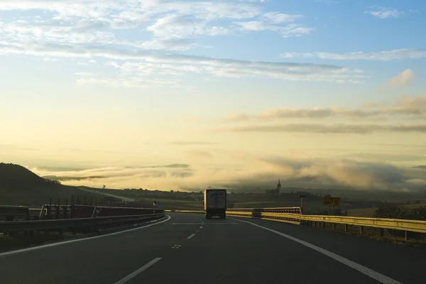 白天拍摄的公路背景 斯洛伐克 — 图库照片