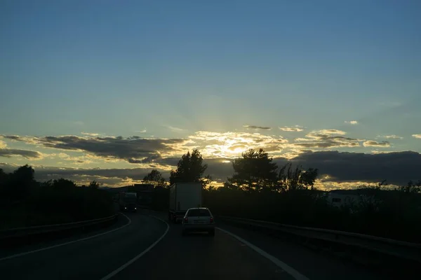 Vista Hermosa Puesta Sol Nublada Sobre Carretera — Foto de Stock