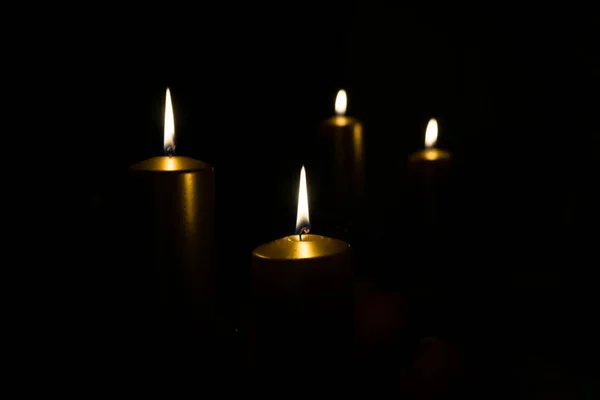 Velas Encendidas Sobre Fondo Negro — Foto de Stock