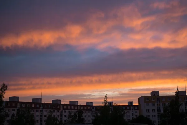 Zonsopkomst Zonsondergang Boven Gebouwen Stad Slowakije — Stockfoto