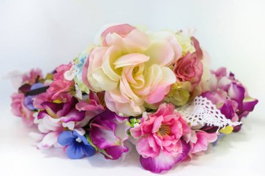 Arka planda kutlama için düğün buketi