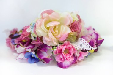 Arka planda kutlama için düğün buketi