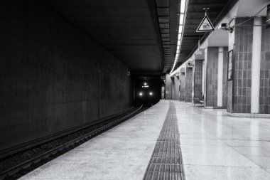 Hamburg, Almanya - 15 Kasım 2017: Hamburg metro istasyonu. Almanya
