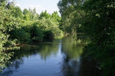 Bahar doğasında göl. Slovakya