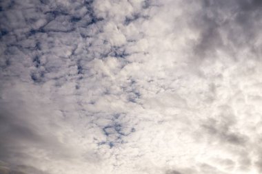 Gökyüzü ve bulutlar doğa arka planında