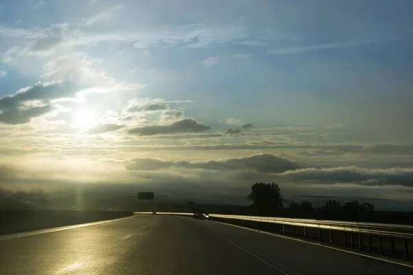 白天拍摄的公路背景 斯洛伐克 — 图库照片
