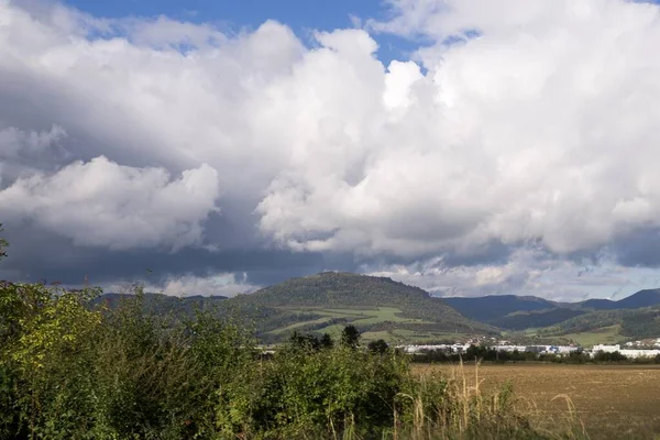 Nebeliger Morgen Den Bergen Tagesschuss — Stockfoto