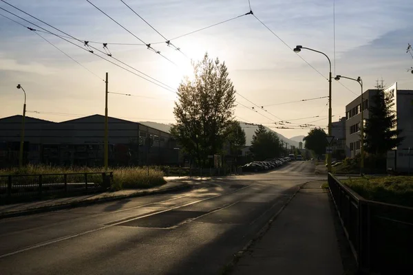 Estrada Cidade Com Edifícios Pôr Sol — Fotografia de Stock