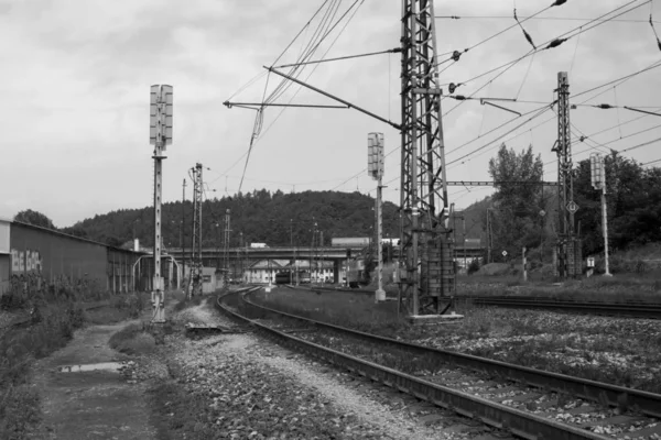 Tren raylarında tren rayları