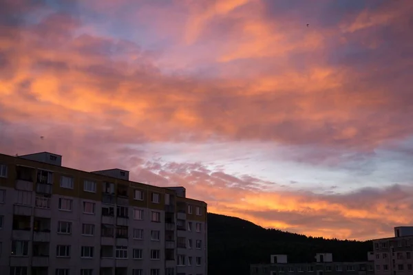 Východ Slunce Nebo Západ Slunce Nad Budovami Městě Slovensko — Stock fotografie