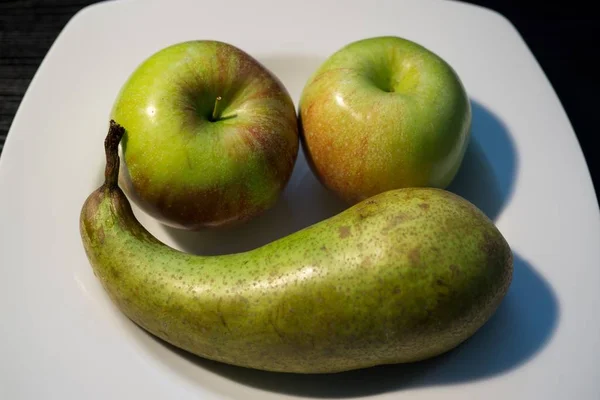 Manzanas Brillantes Pera Servidas Placa — Foto de Stock