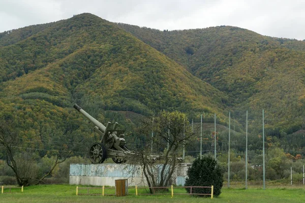 Manhã Nebulosa Nas Montanhas Tiro Diurno — Fotografia de Stock