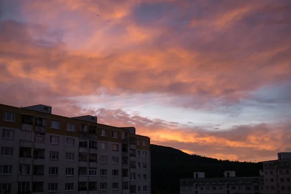 Východ Slunce Nebo Západ Slunce Nad Budovami Městě Slovensko — Stock fotografie