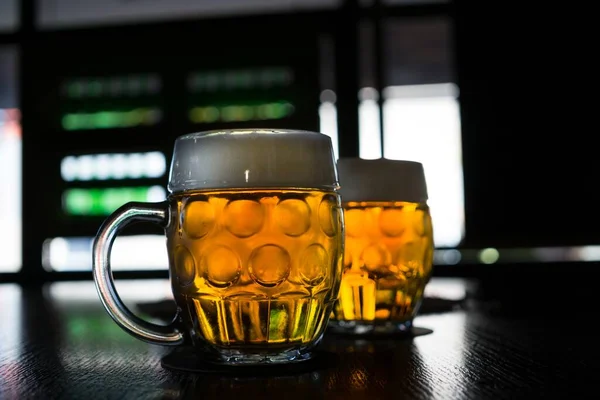 Склянки Пива Столі Словаччина — стокове фото