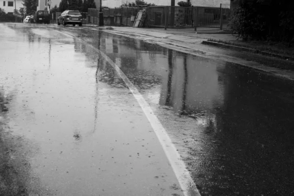 Мокрая Дорога Городе Заднем Плане — стоковое фото
